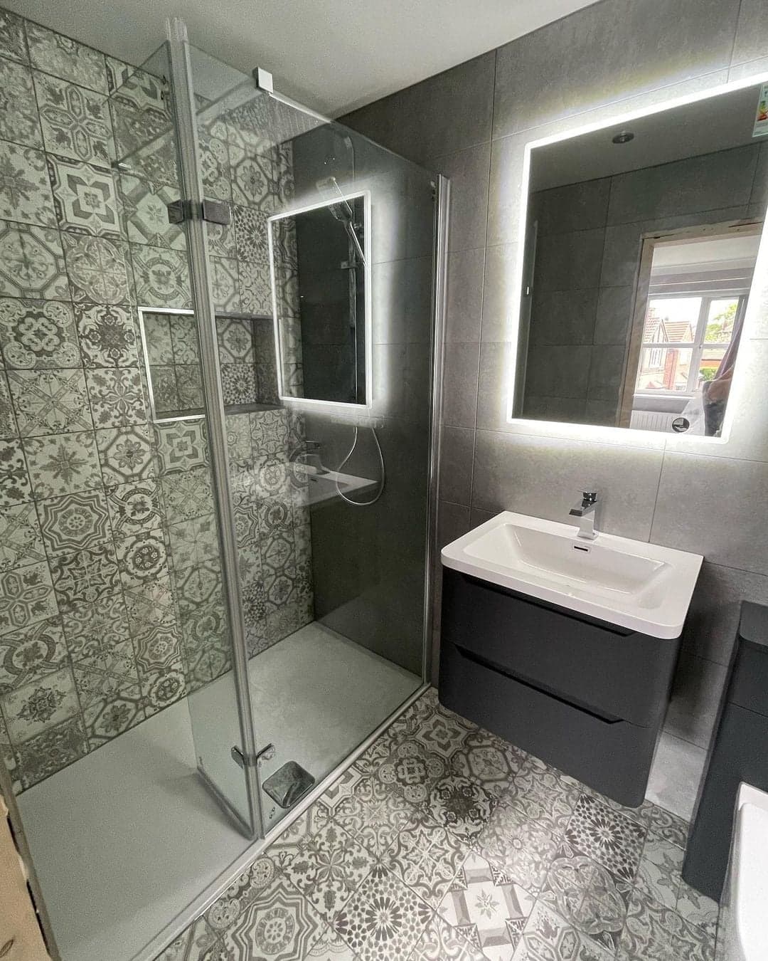 Bathroom renovation photo with clean surfaces and coordinated final finish