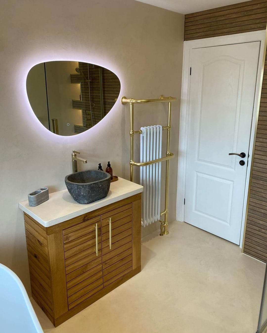 Bathroom installation photo showing modern fittings and clean final presentation